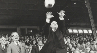 Un stade Charles de Gaulle à Colombey-les-Deux-Eglises